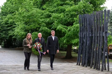 Rektor prof. Nečas a zástupci studentů VETUNI si připomněli 80. výročí konce druhé světové války